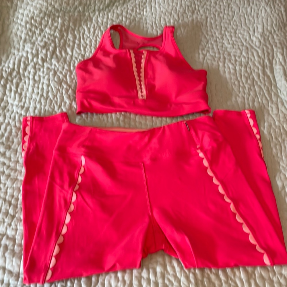 Great condition scalloped sprout set